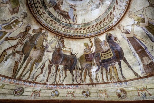 Тракийската гробница от Казанлък –                  малка перла от миналото